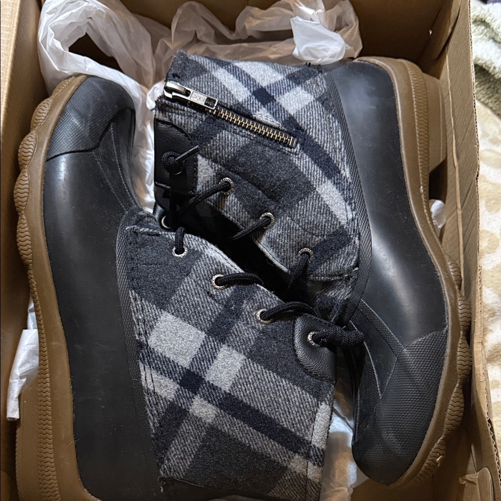 Sperry Women's Syren Gulf Plaid Gray Winter Boots